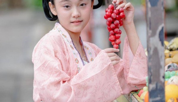 上海礼智信影视文化传媒有限公司和上海玖蕾影视文化传媒有限公司联合出品的《中华五千年之少年强同福客栈之芙蓉展才艺》正式开拍