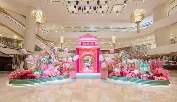 「骏马星驰 锦簇而至」 太古广场及星街小区 刺绣骏马昂首阔步迎马年