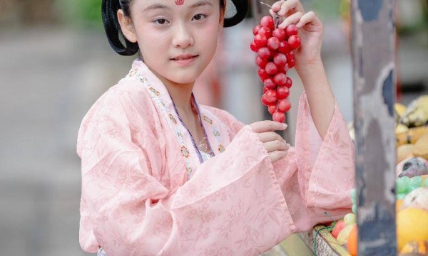 上海礼智信影视文化传媒有限公司和上海玖蕾影视文化传媒有限公司联合出品的《中华五千年之少年强同福客栈之芙蓉展才艺》正式开拍