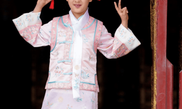 上海礼智信影视文化传媒出品的《中华五千年之少年强还玉格格.上学记》正式开拍