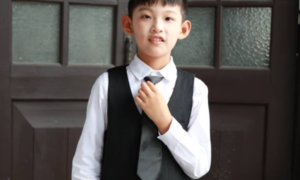 上海礼智信影视文化传媒有限公司和上海玖蕾影视文化传媒有限公司联合出品的《中华五千年之少年强繁花.逐浪》正式开拍