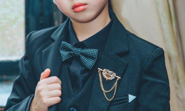 上海礼智信影视文化传媒有限公司和上海玖蕾影视文化传媒有限公司联合出品的《中华五千年之少年强繁花之三羊牌逆袭战》正式开拍